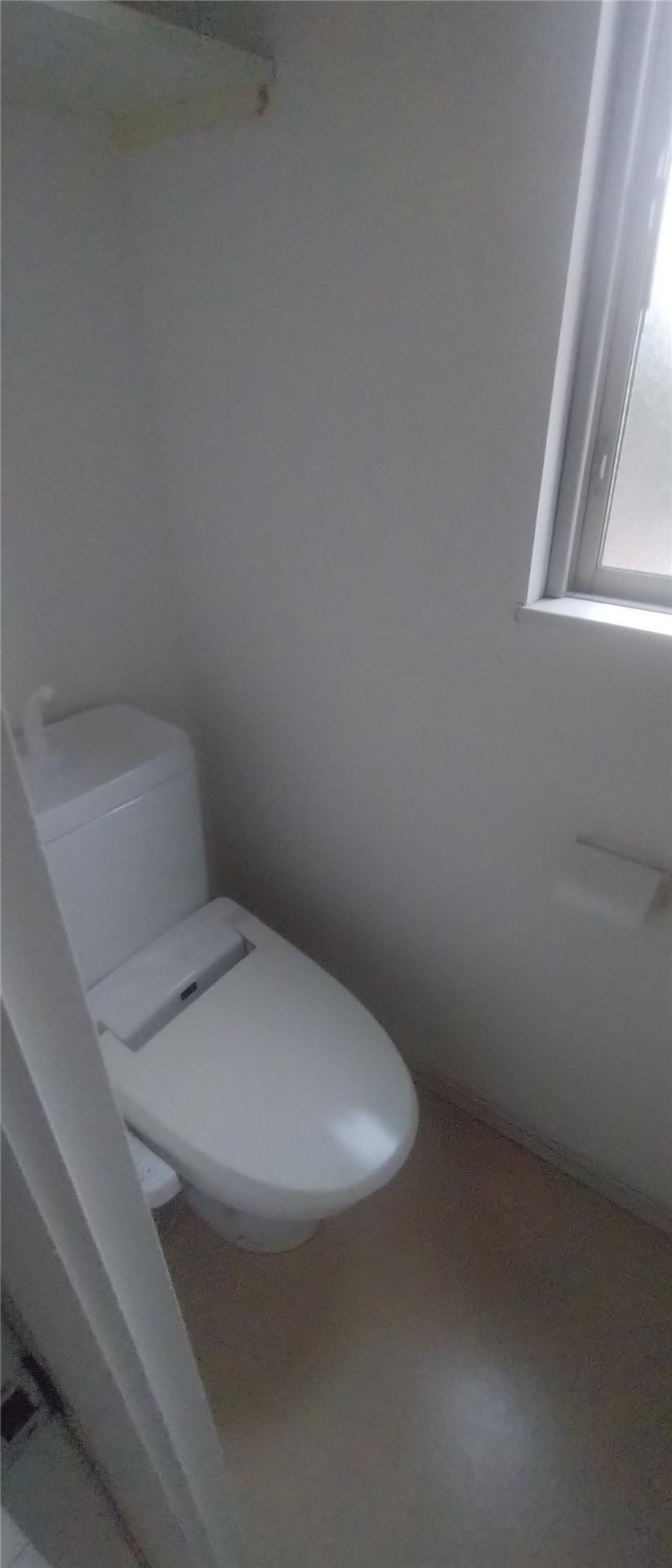 ＪＲ常磐線 亀有駅 徒歩10分 3階建 築15年のトイレ写真