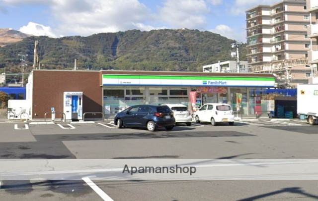 コンビニ　ファミリーマート　ＪＲ亀川駅前店（コンビニ）まで21m