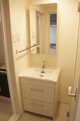 洗面設備　コンパクトで使いやすい洗面所