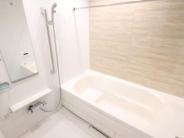 バス・シャワールーム　コンパクトで使いやすいお風呂です