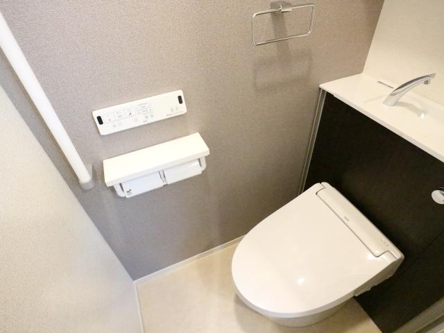 トイレ　落ち着いたトイレです