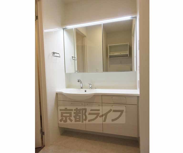 洗面設備　大きな独立洗面台もあります！