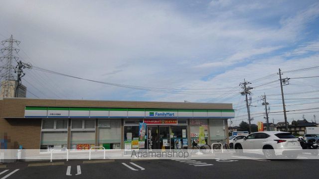 コンビニ　ファミリーマート（コンビニ）まで469m