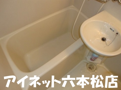 バス・シャワールーム　一日の疲れを流しましょう