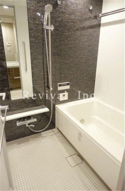 バス・シャワールーム　追い焚き・浴室乾燥完備でございます