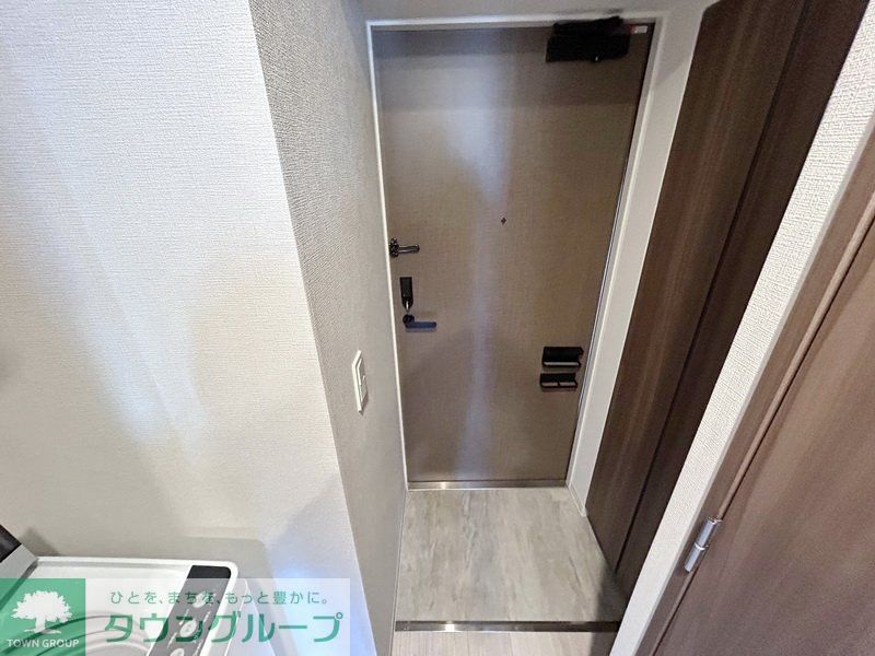 玄関　同物件別部屋写真