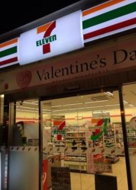 コンビニ　セブン-イレブン 東雲１丁目店（コンビニ）まで835m