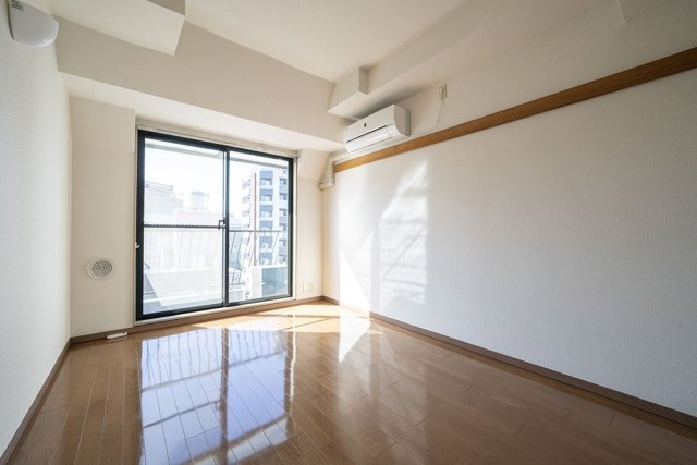 居室・リビング　☆6.1帖のフローリング居室