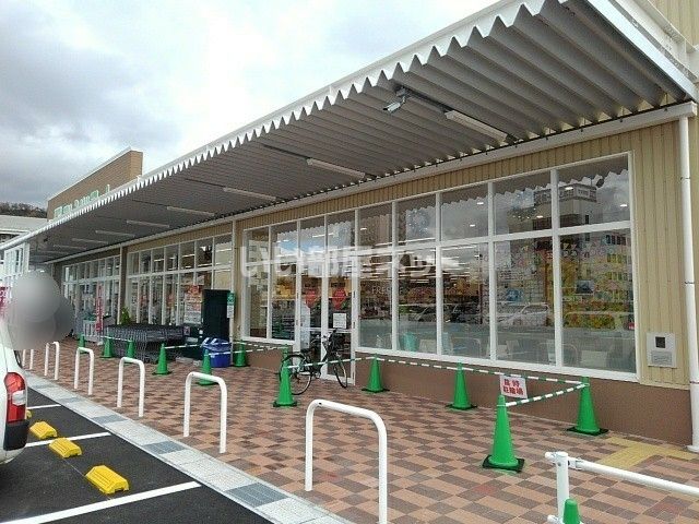 スーパー　フレンドマート米原駅前店（スーパー）まで156m