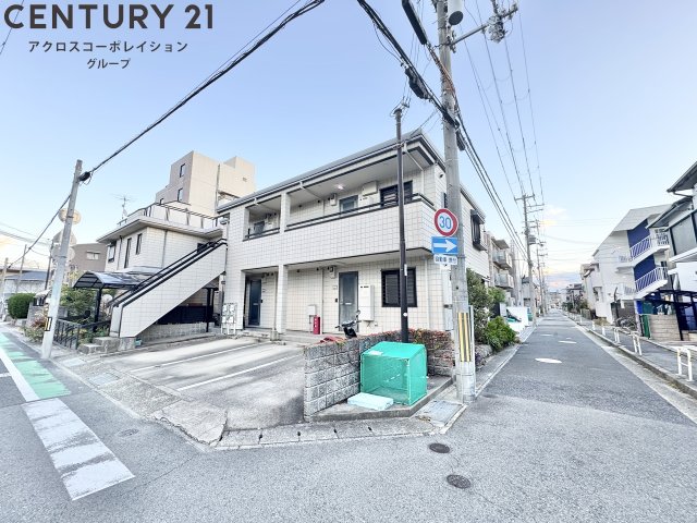 建物外観　居住者専用のごみ置き場があります。