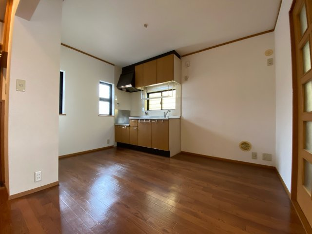 居室・リビング　２面採光の明るいお部屋です。