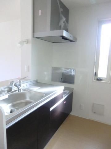 キッチン　間接照明のカウンターキッチン・窓付き