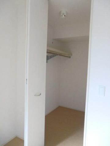 収納　荷物たっぷり入るウォークインクローゼット