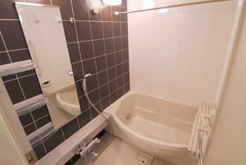 バス・シャワールーム　ゆったり過ごせるお風呂です