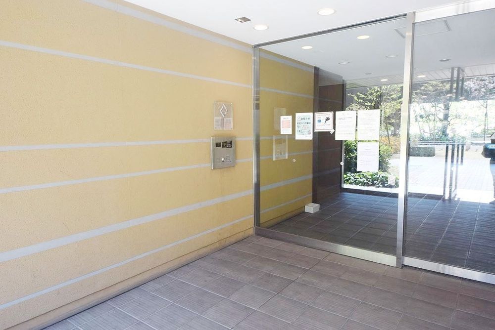 エントランス　ゆとりのあるエントランスです