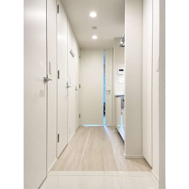 玄関　【家具／調度品に関しては配置例を示したものであり、実際の賃貸