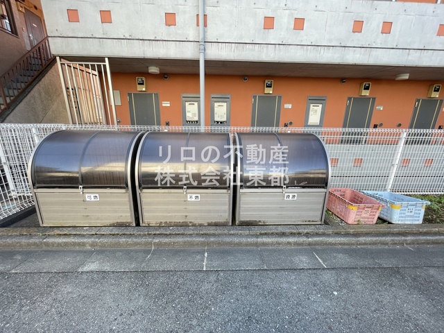 その他共有部分　蓋つきのゴミ捨て場。衛生的です！