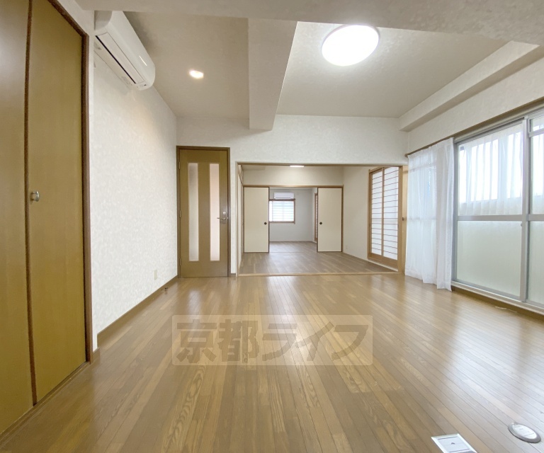 居室・リビング　最上階３Ｆはこの部屋のみ！隣にお部屋のなく独立性が高い...