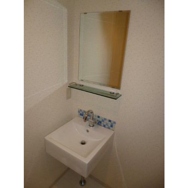 洗面設備　使いやすい独立洗面台です