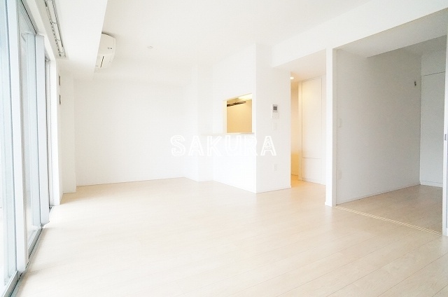 居室・リビング　使いやすい形の為、レイアウトを楽しめます♪