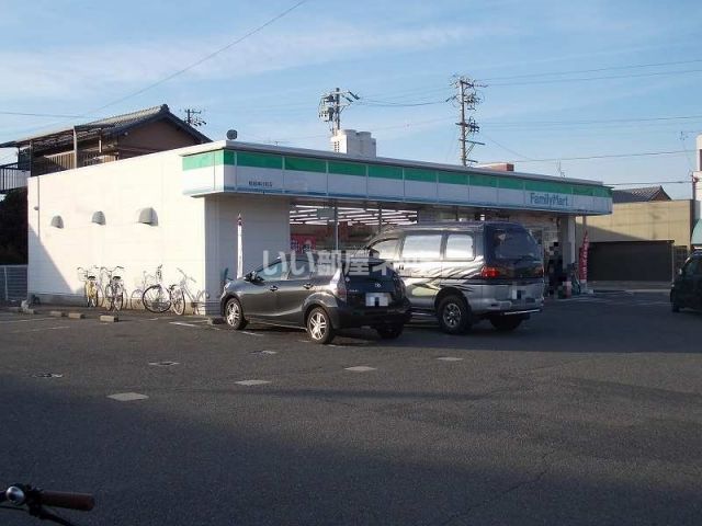 コンビニ　ファミリーマート津結城神社前店（コンビニ）まで387m
