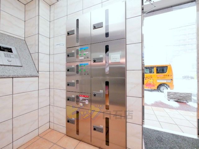 その他共有部分　留守中でも荷物が受け取れて便利な宅配ＢＯＸ完備しています♪
