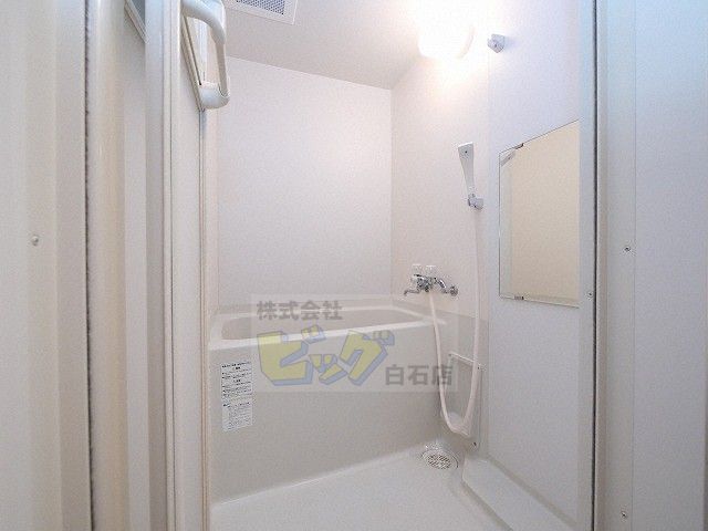 バス・シャワールーム　広々タイプのお風呂です♪