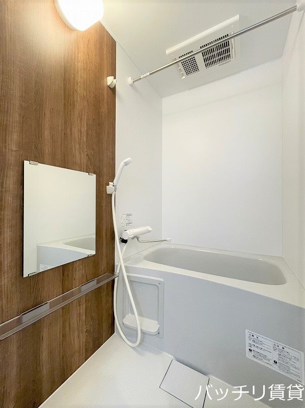 バス・シャワールーム　画像は同型タイプの為、現状を優先致します。