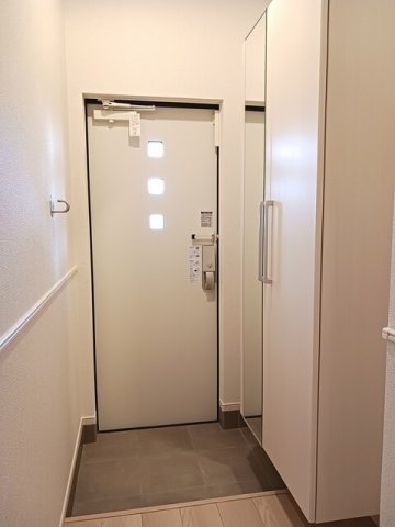 玄関　収納もある玄関です