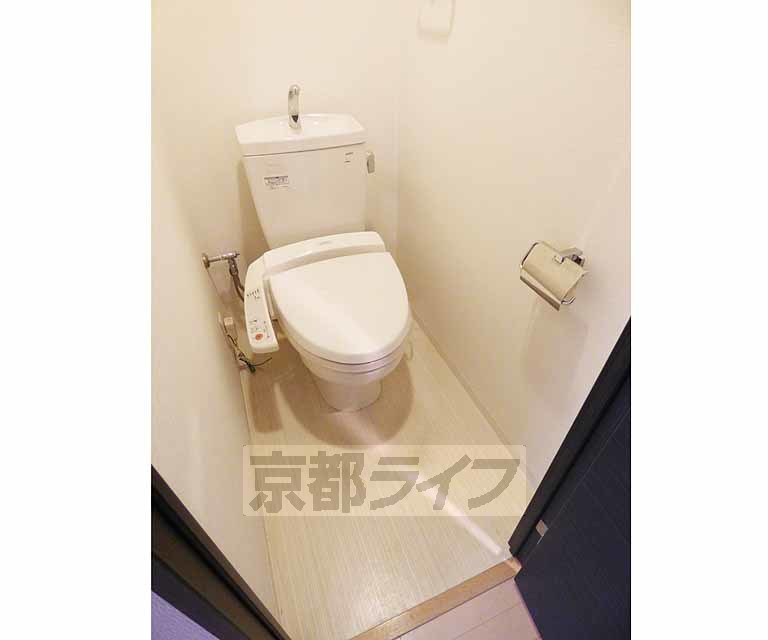 トイレ　ウォシュレットつきです。