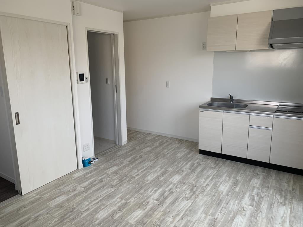 居室・リビング　※他の号室の写真です