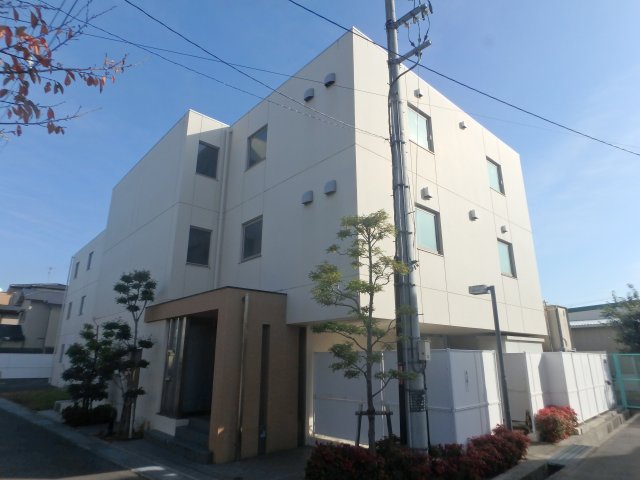 建物外観　落ち着いた雰囲気の外観です