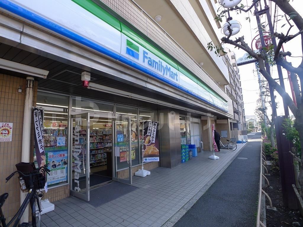 コンビニ　ファミリーマート堀切店（コンビニ）まで180m