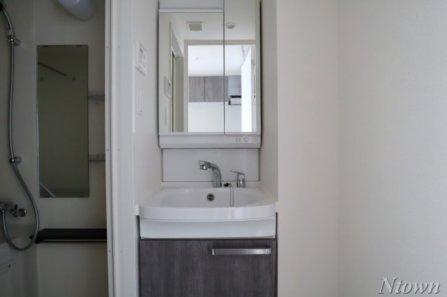 洗面設備　使いやすい独立洗面台です