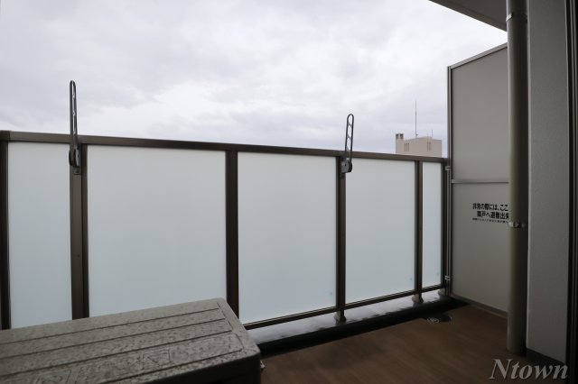 バルコニー　バルコニーからの眺めを楽しみながら食事をしませんか