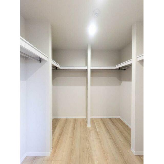 収納　■収納■　大容量クローゼットで収納量は豊富です。お部屋を広く