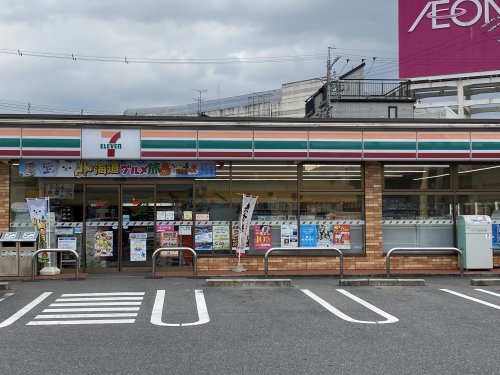 コンビニ　セブンイレブン豊田市上野町店（コンビニ）まで515m
