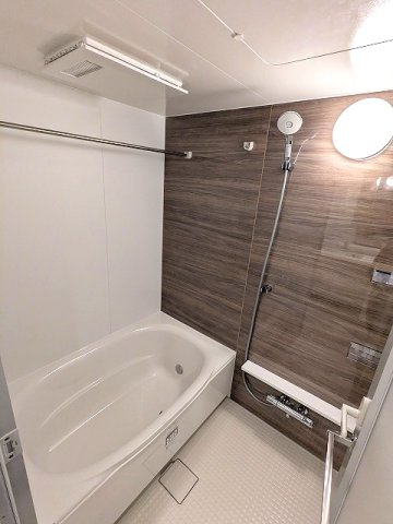 バス・シャワールーム　追焚オートバス、浴室換気乾燥機、24時間換気システム、ワイド