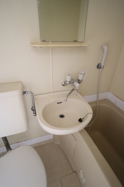 洗面設備　参考写真（同物件別部屋）