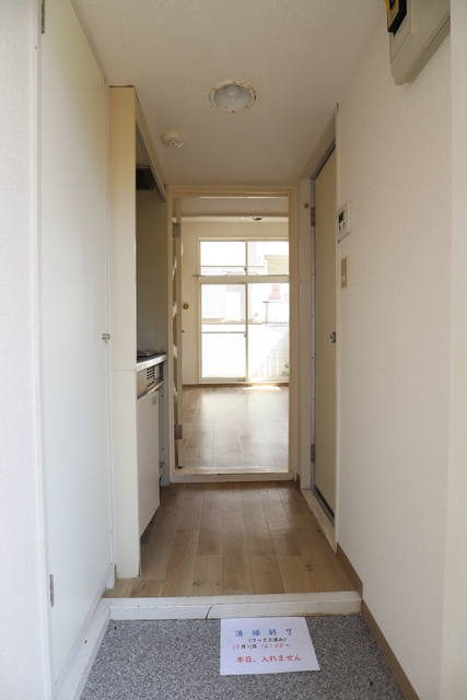 玄関　参考写真（同物件別部屋）