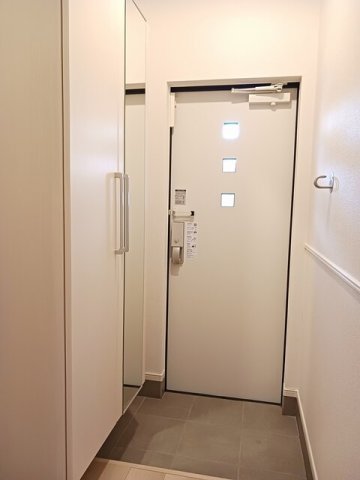 玄関　収納もある玄関です