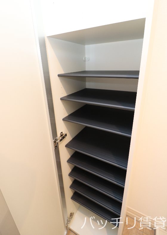 玄関　画像は同型イメージの為、現況を優先いたします。