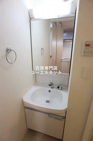 洗面設備　清潔感ある独立洗面台で毎日気持ちよく♪