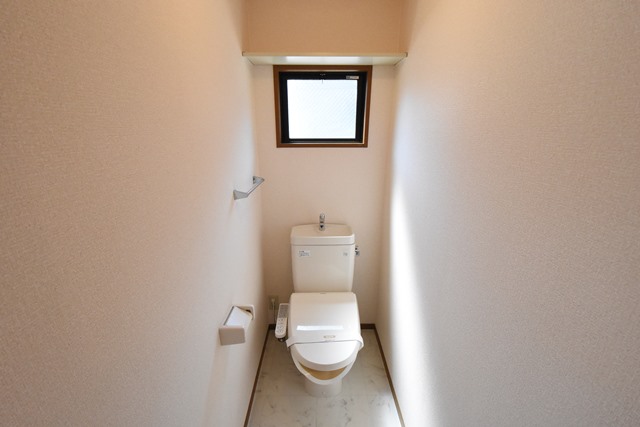 トイレ　温水洗浄便座機能付きのトイレです♪