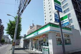 コンビニ　ファミリーマート札幌南5条東店（コンビニ）まで30m