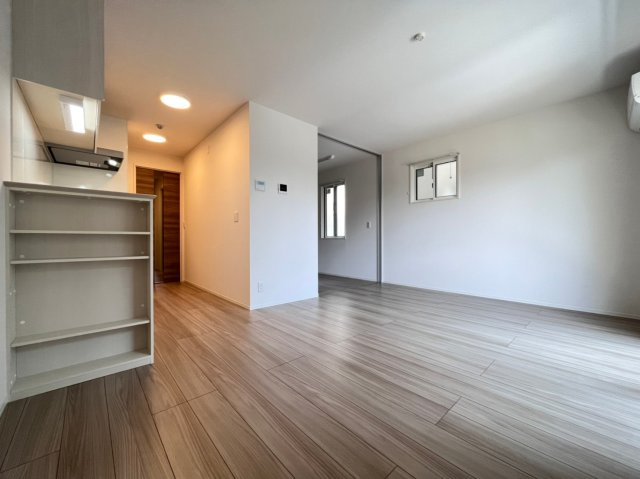 居室・リビング　同物件、別号室の写真です。