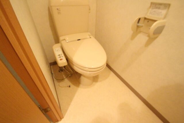 トイレ　※別室の参考写真の為、現況優先です。