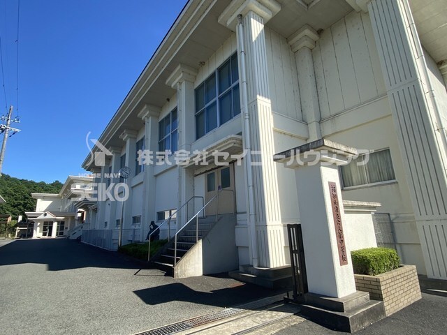 中学校　六人部中学校（中学校）まで2000m