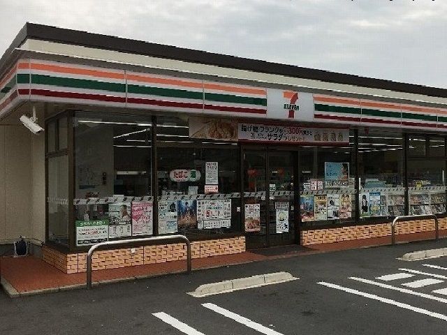 コンビニ　セブンイレブン（コンビニ）まで200m