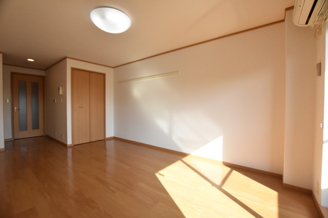 居室・リビング　別号室の画像です。ご参考下さい